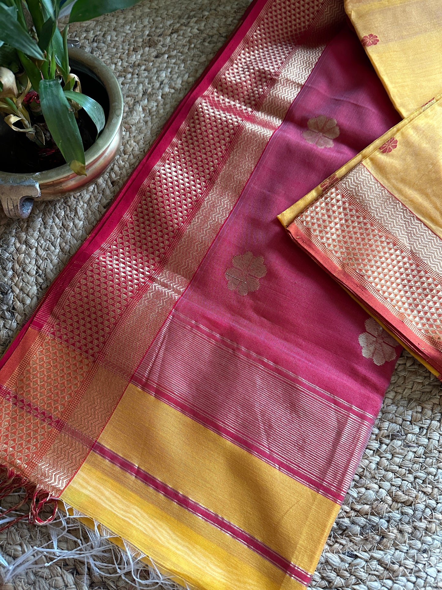 Flower Motifs ~ Maheshwari Saree