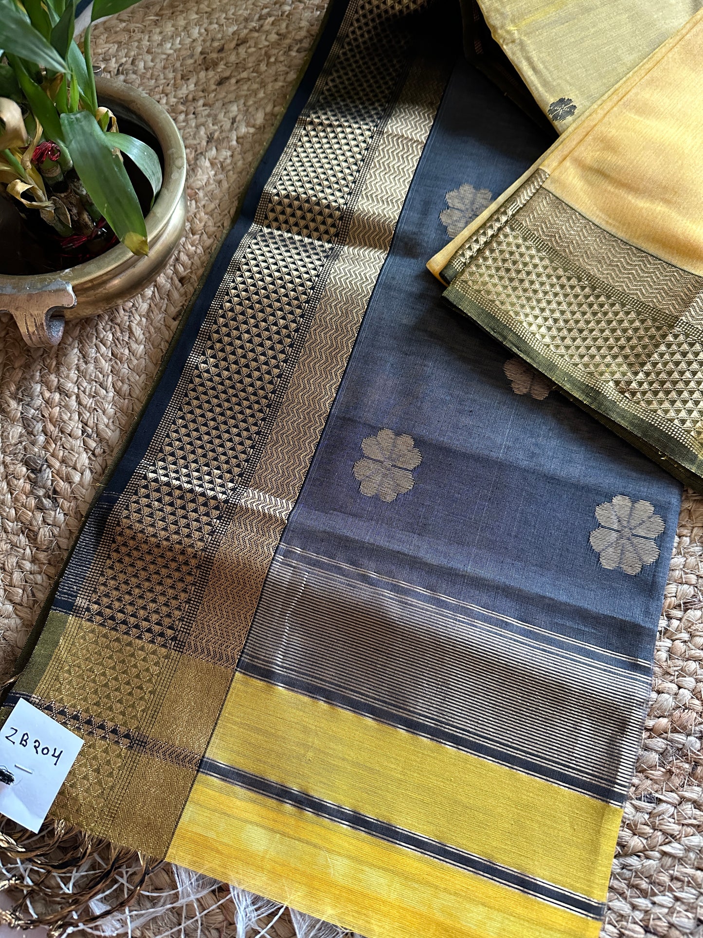 Flower Motifs ~ Maheshwari Saree