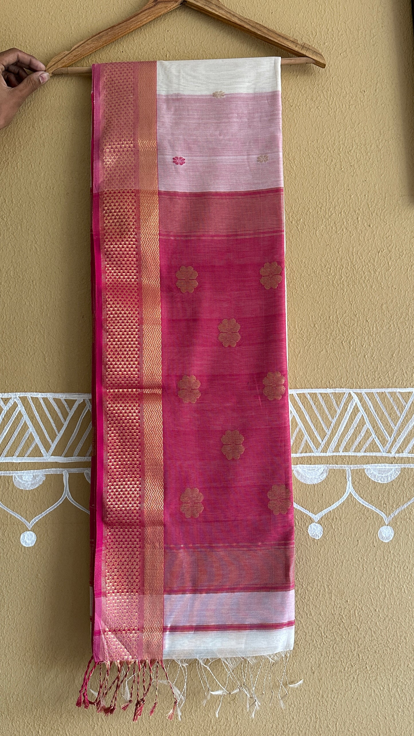 White Pink Flower Motifs ~ Maheshwari Saree