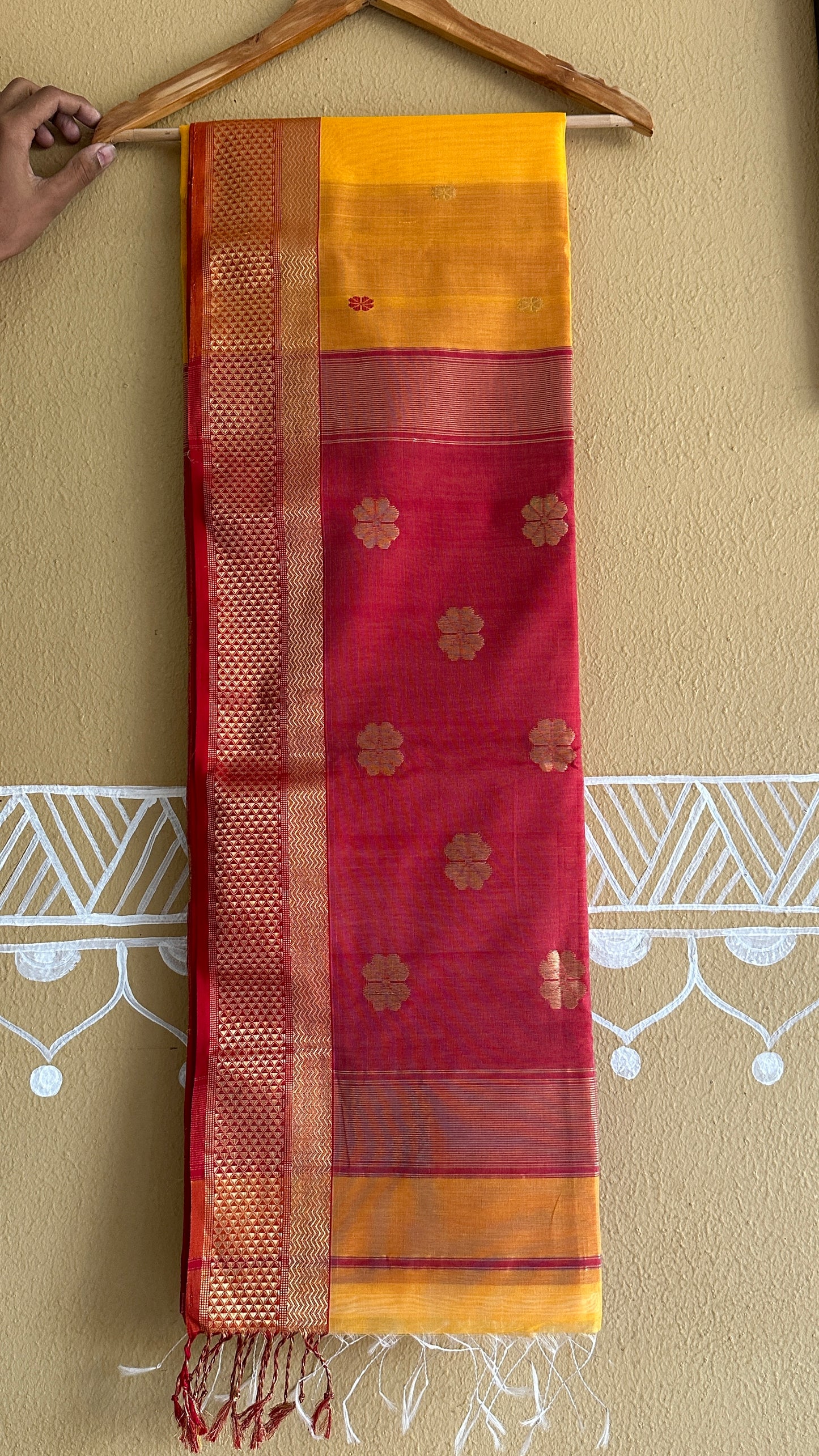 Yellow Red Flower Motifs ~ Maheshwari Saree