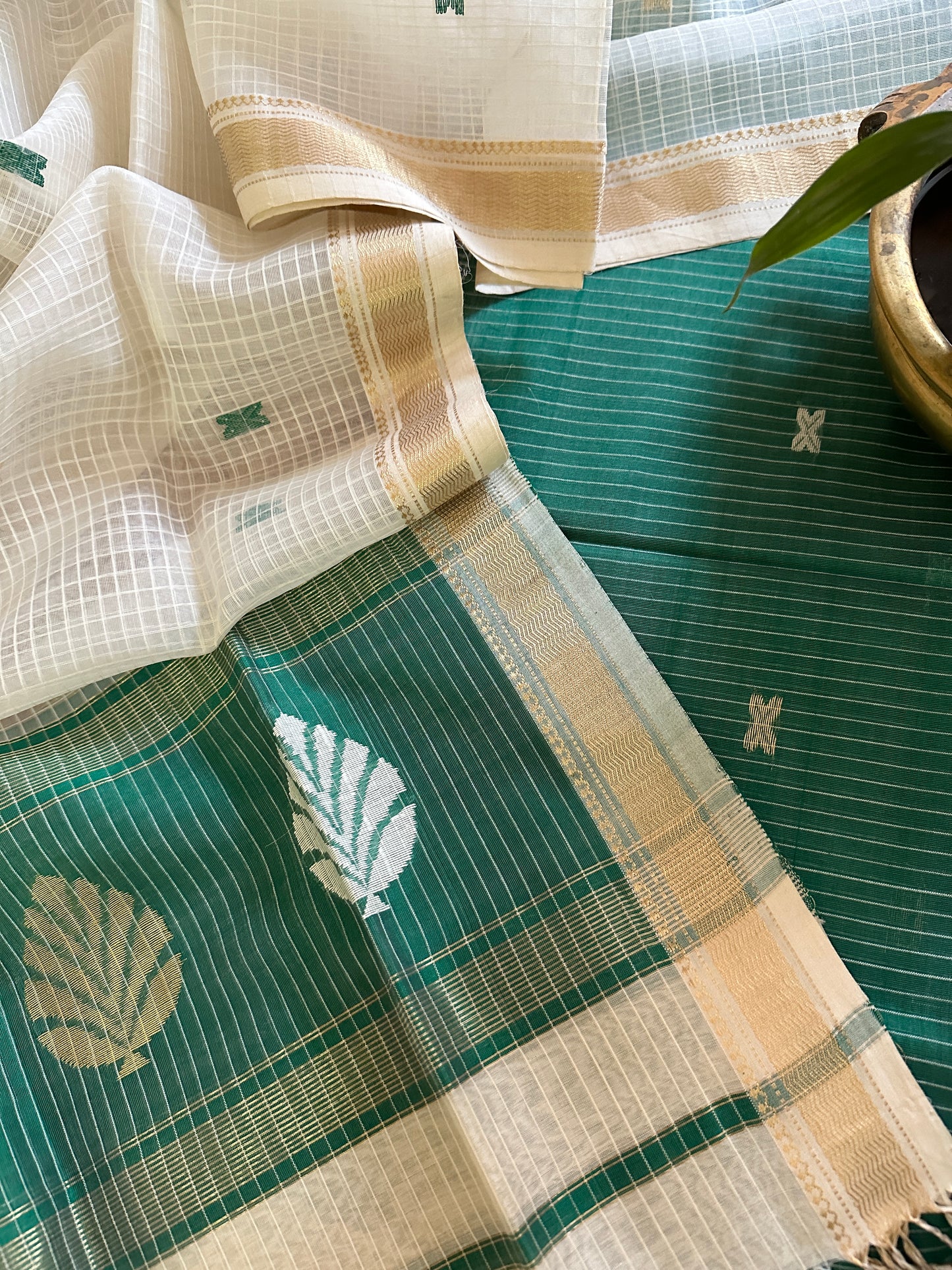 Maheshwari Rama Green - White Katan Motifs Top Dupatta Sets
