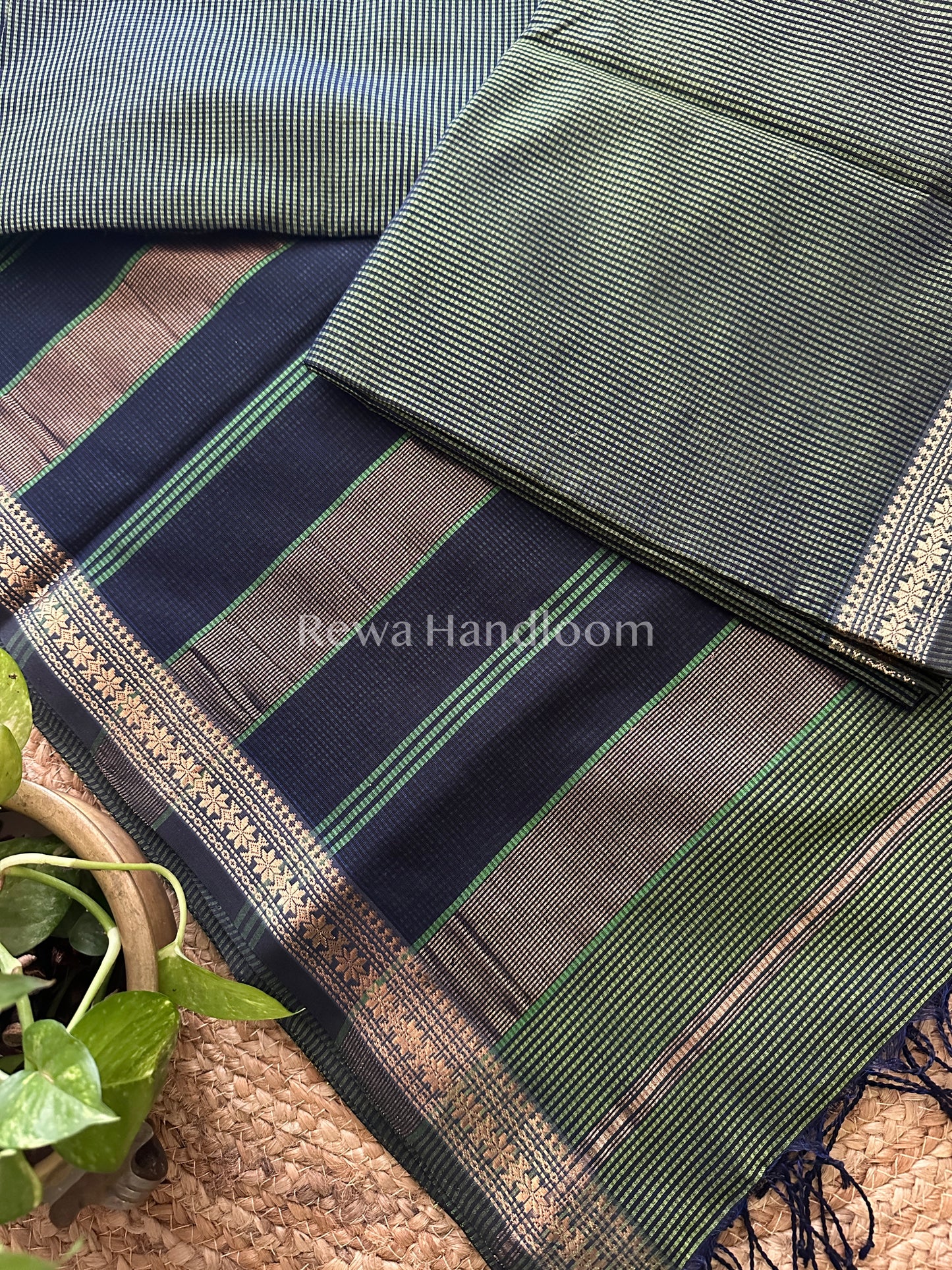 Maheshwari Green Garbha Reshami Silk Saree-GS08