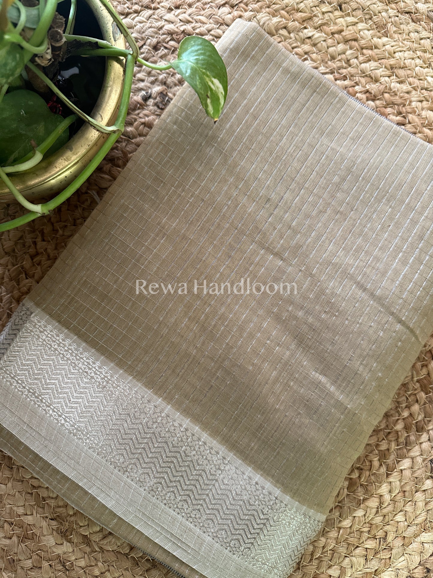 Maheshwari Beige Silver Zari Checks Silk Saree SZ022