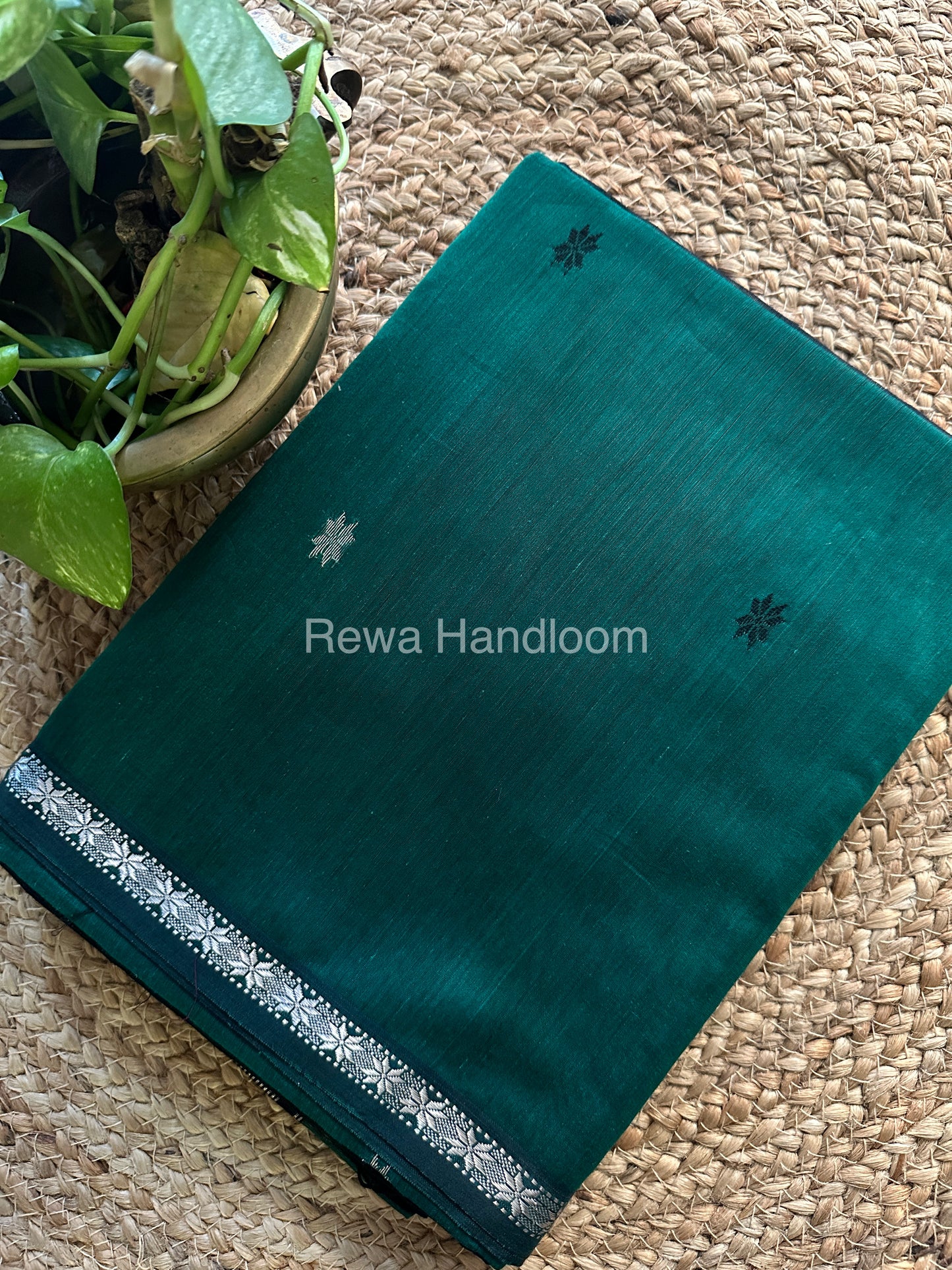 Zari Butti ~ Maheshwari Saree