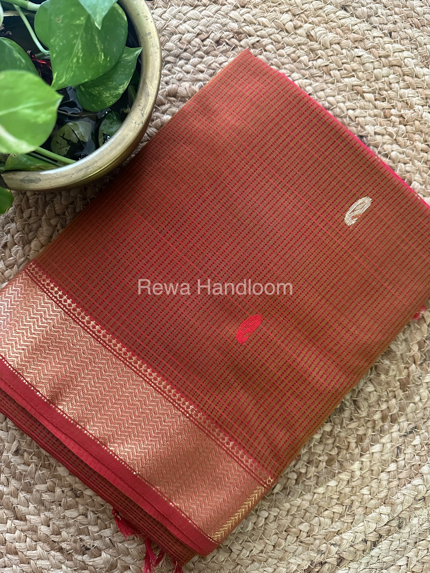 Zari Butti ~ Maheshwari Saree