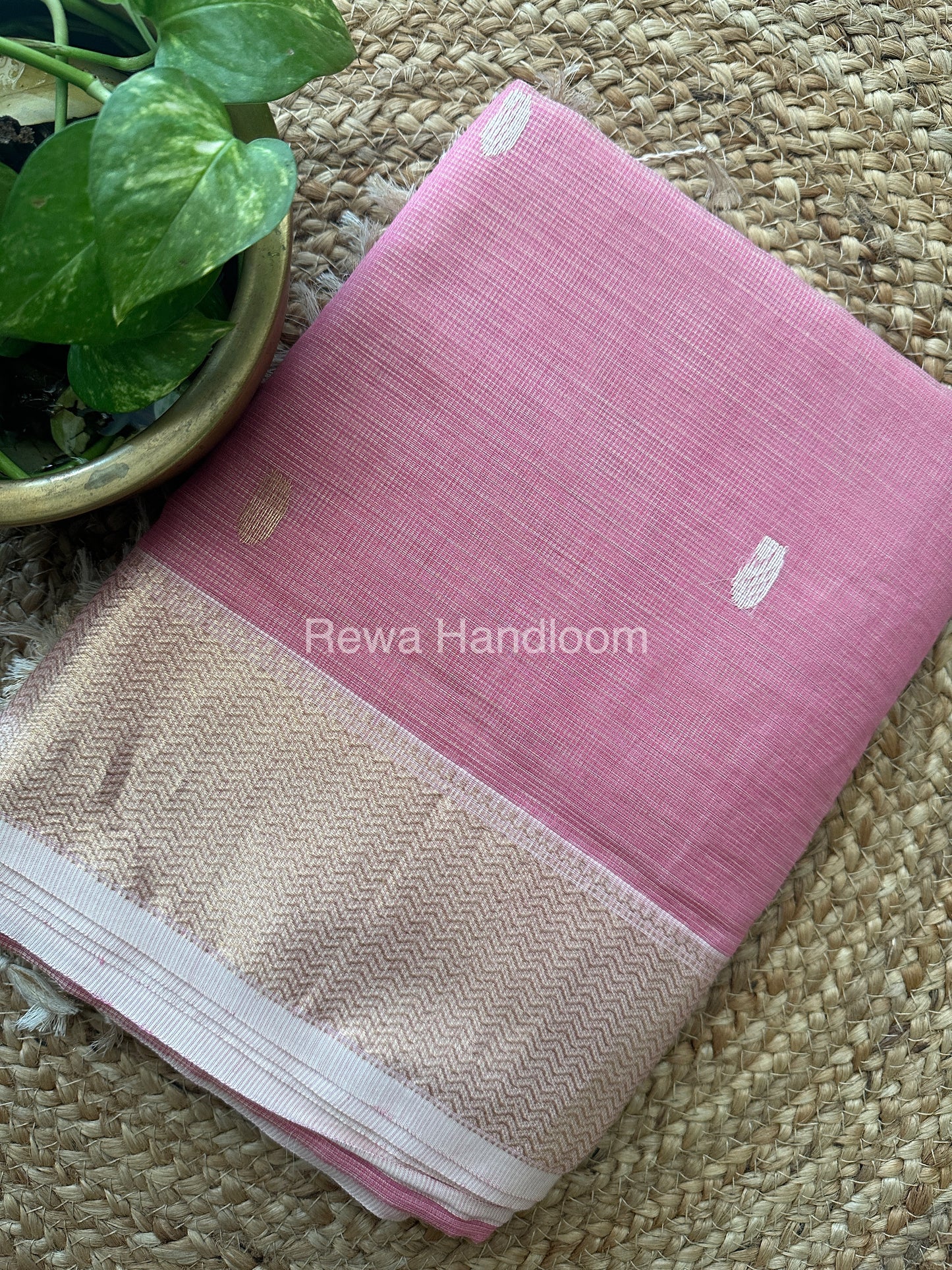 Zari Butti ~ Maheshwari Saree