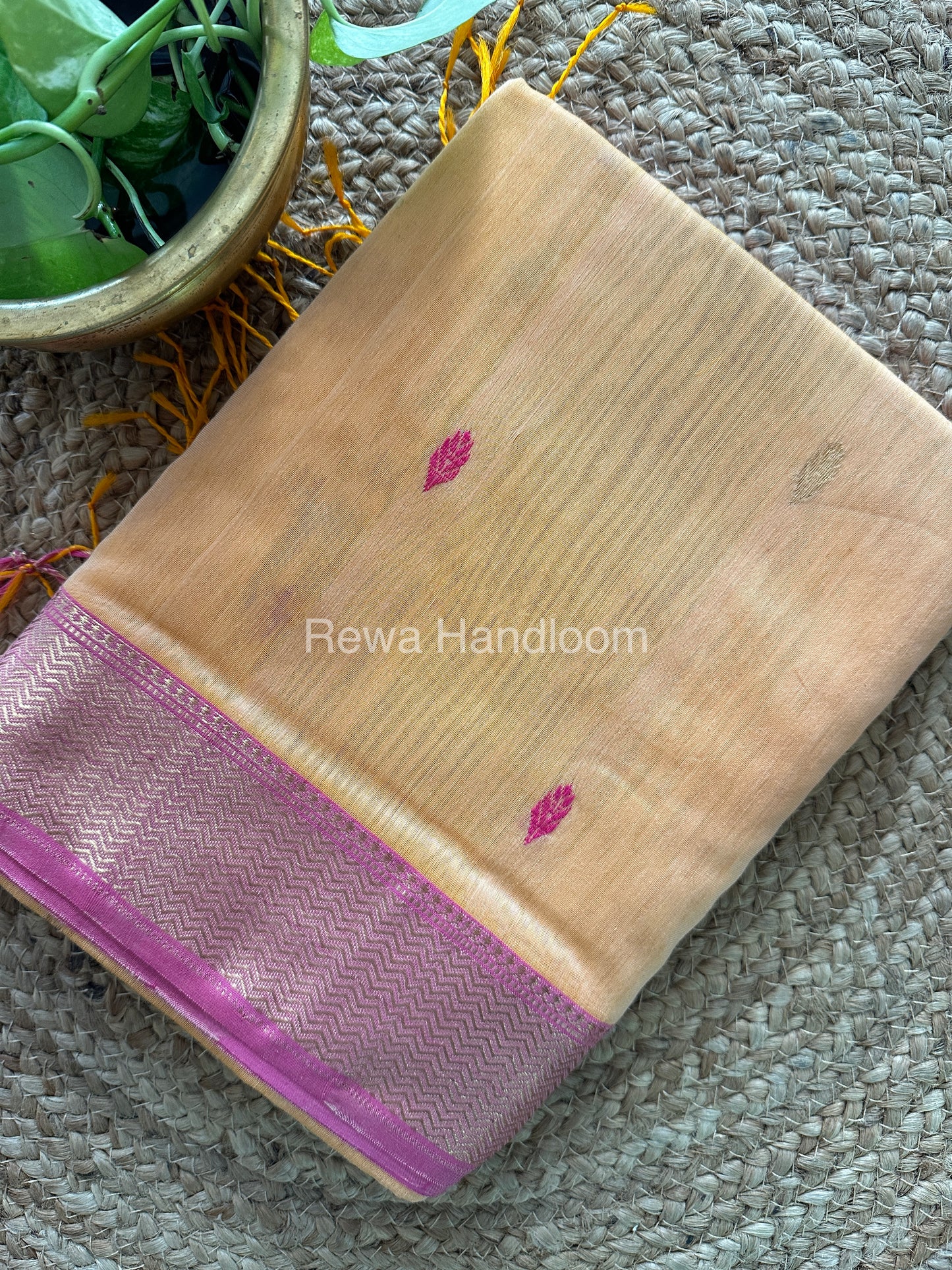 Turmeric Zari Butti ~ Maheshwari Saree