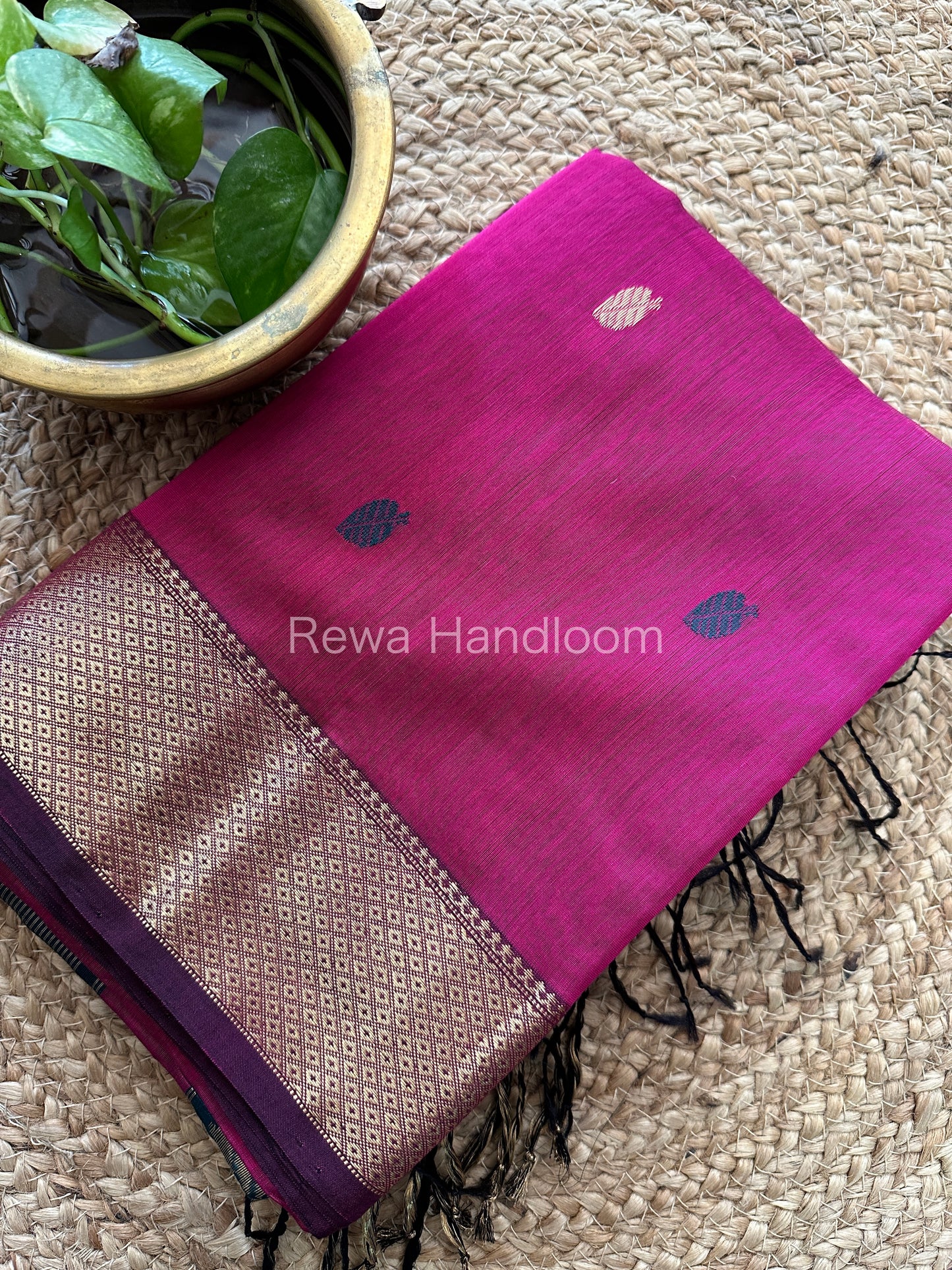 Butta Pallu Zari Border Saree ~ Maheshwari Saree