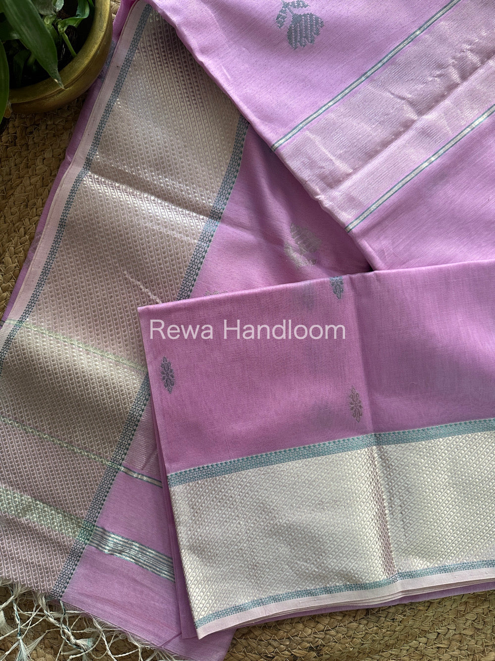Maheshwari Lavender Silver Zari Buta-Buti Saree SBP02