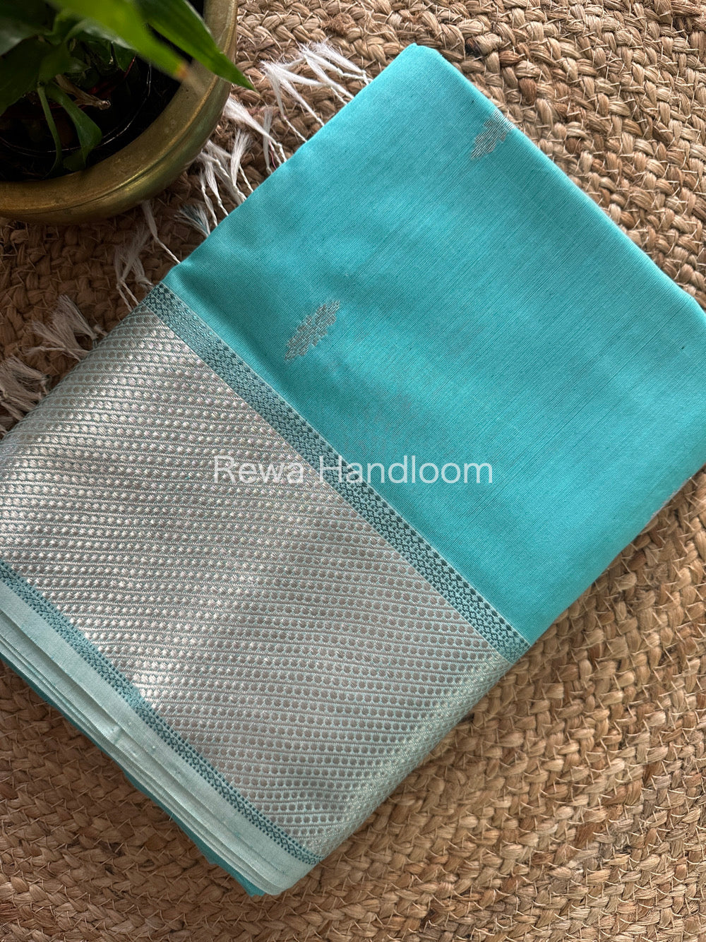 aheshwari Silver Zari Buta-Buti Saree