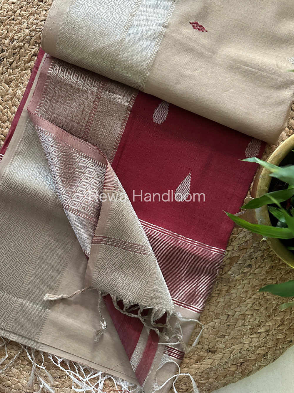 Maheshwari Beige Silver Zari Buta-Buti Saree SBP18