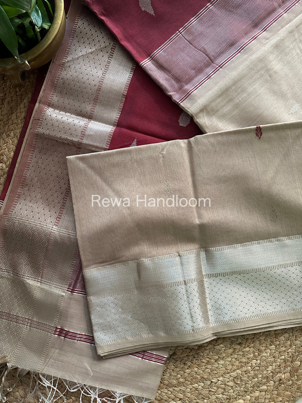 Maheshwari Beige Silver Zari Buta-Buti Saree SBP18