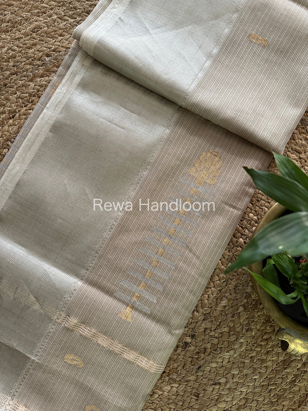 Maheshwari Beige Silver Zari Buta-Buta Saree SBP52