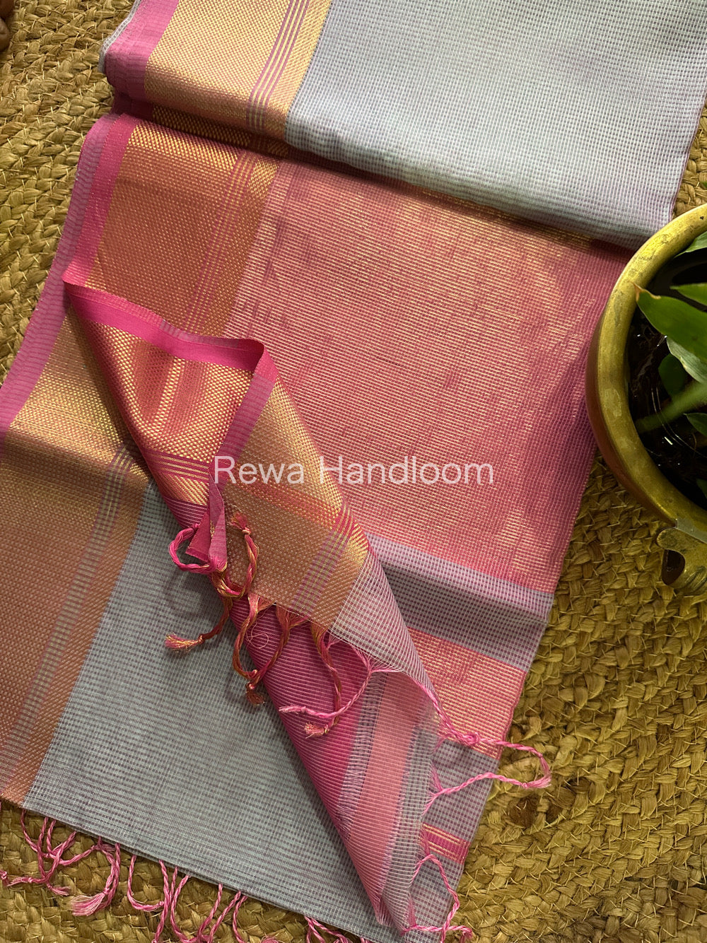 Maheshwari Self Checks Grey Saree MCS03