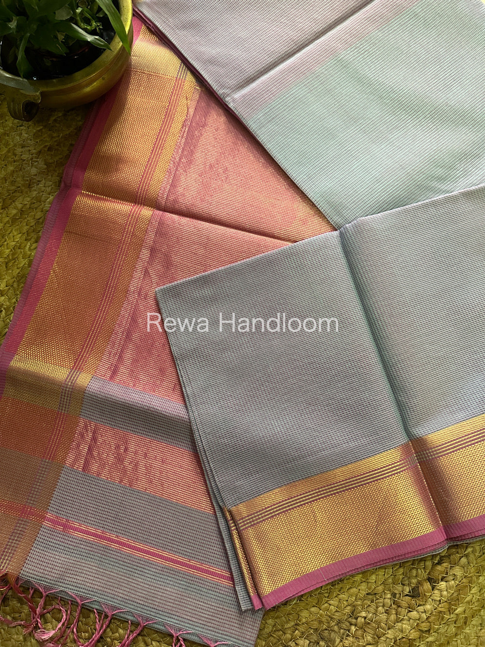 Maheshwari Self Checks Grey Saree MCS03
