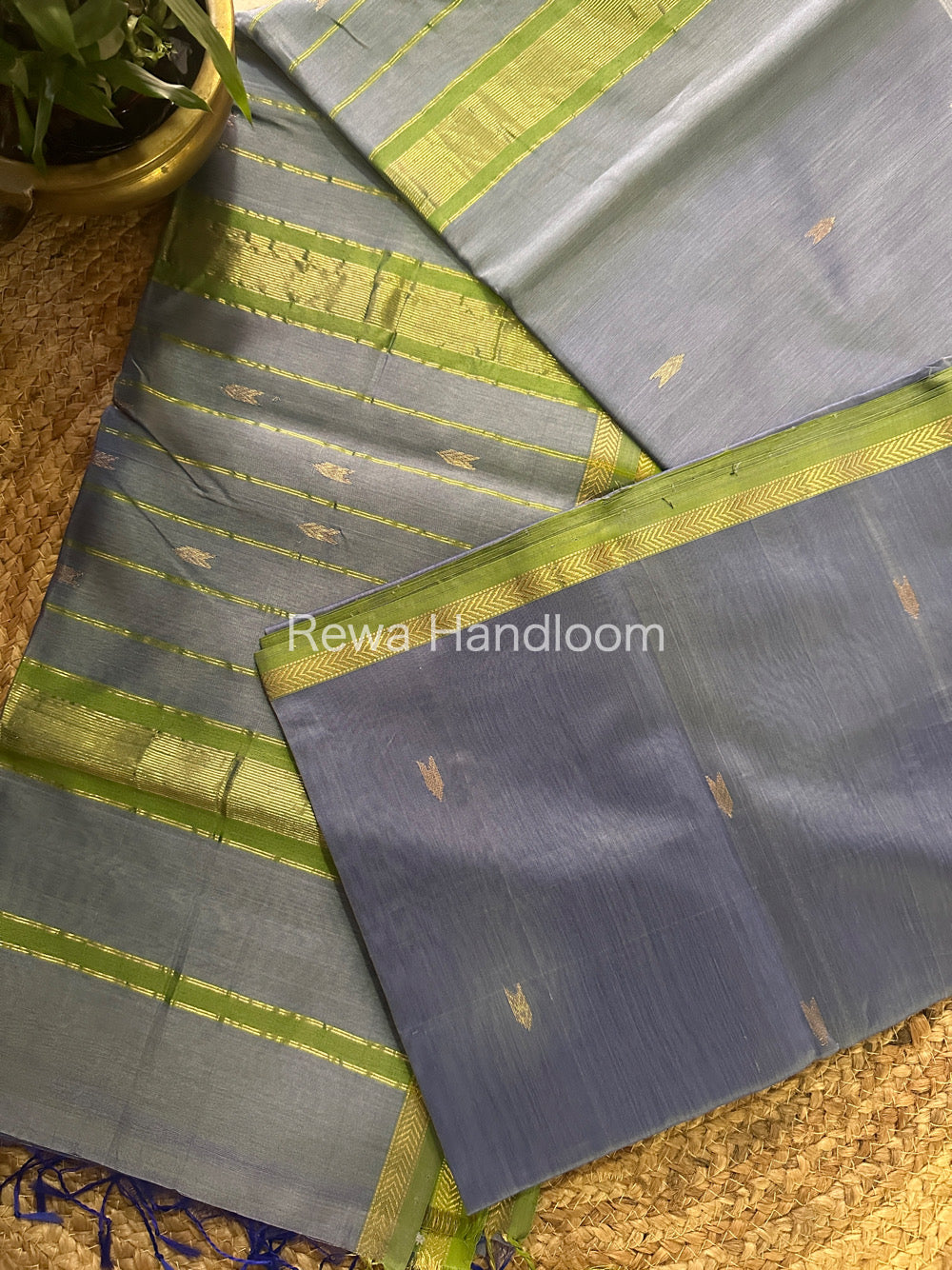 Maheshwari Grey Zari Butti Saree ZB105