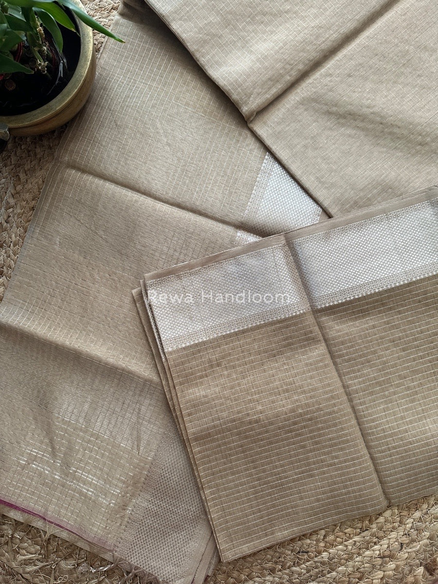 Maheshwari Beige Silver Zari Checks Silk Saree SZ040