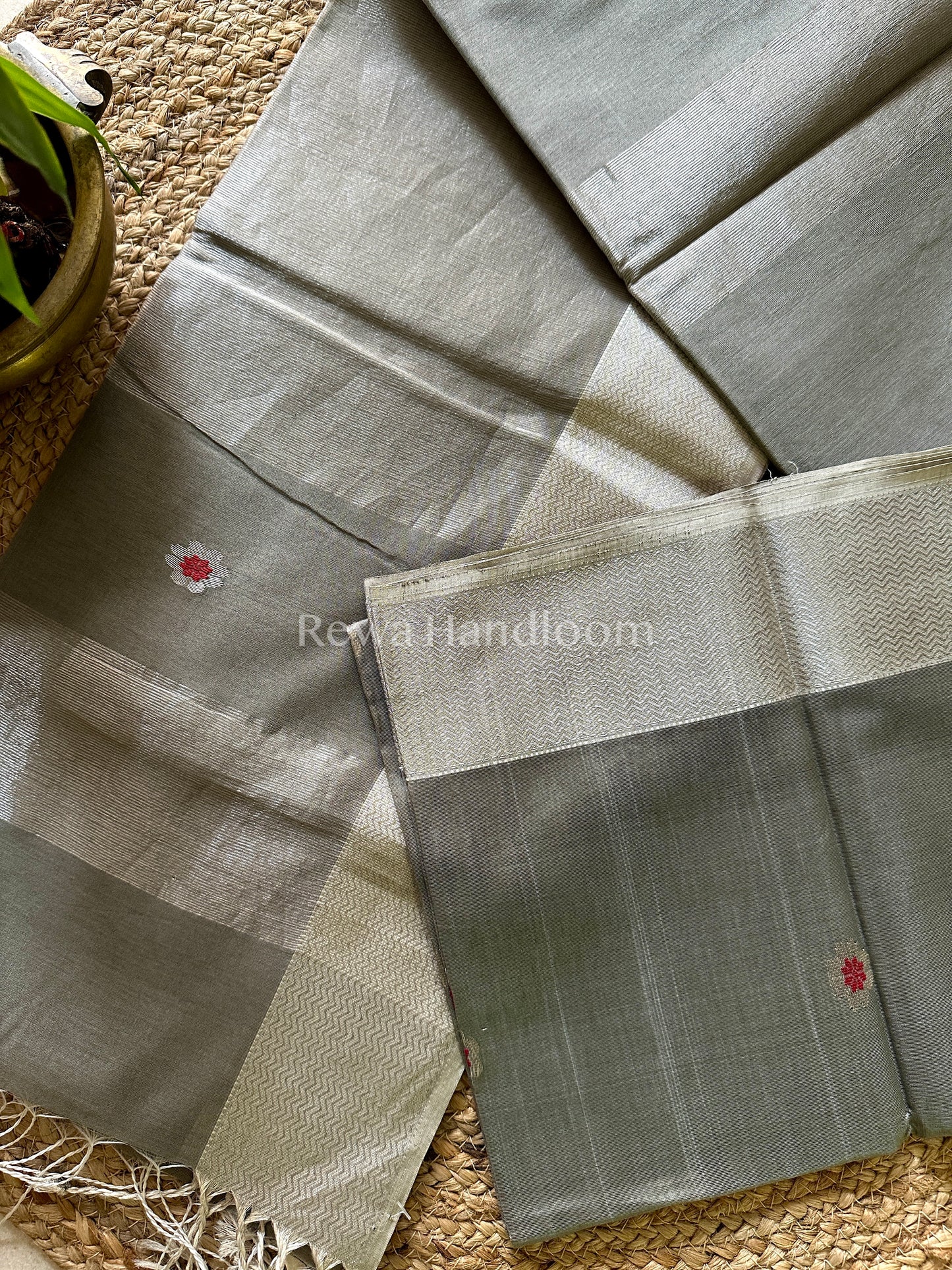Maheshwari Grey Silver Zari Sarees