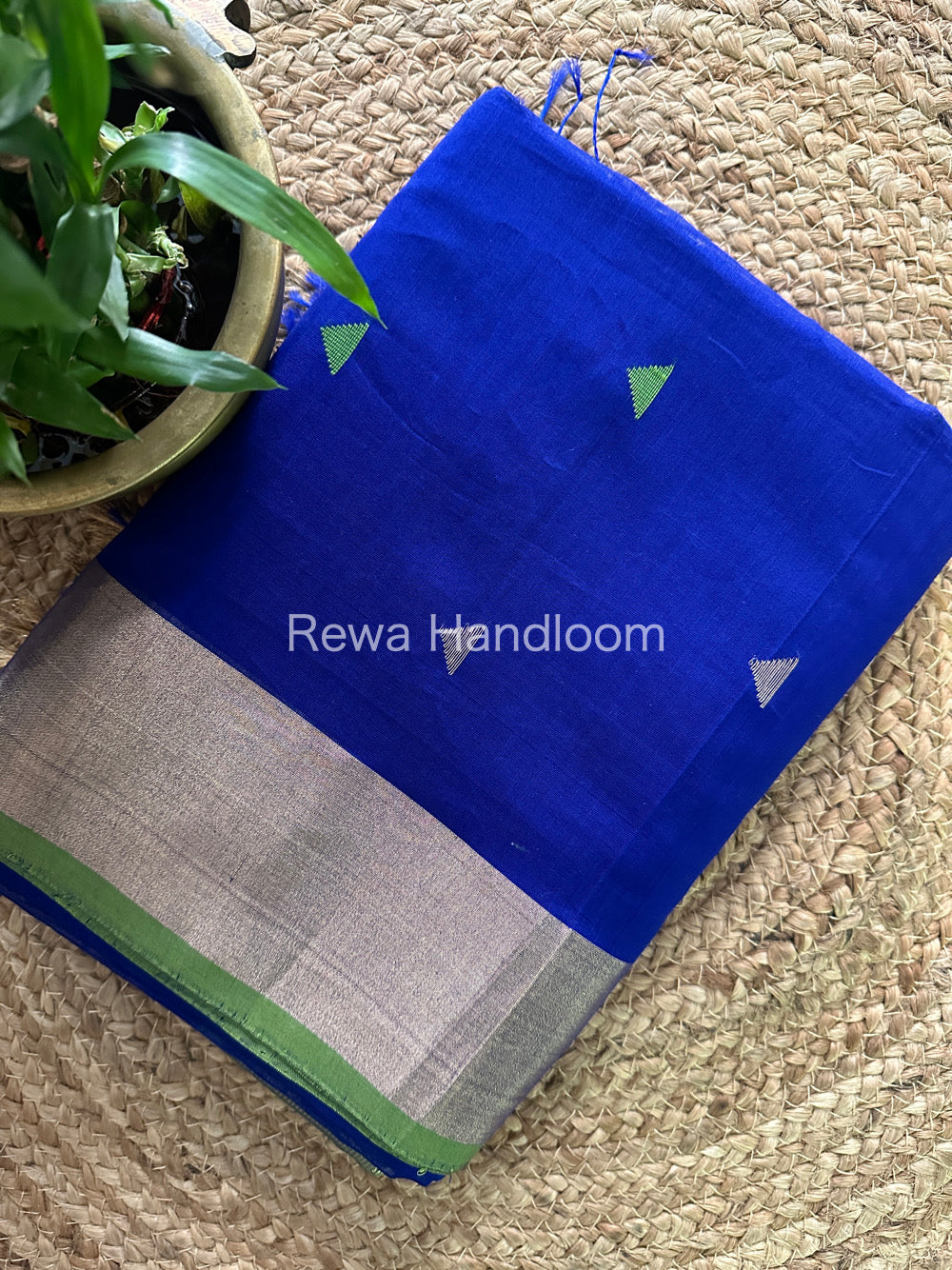 Zari Butti ~ Maheshwari Saree