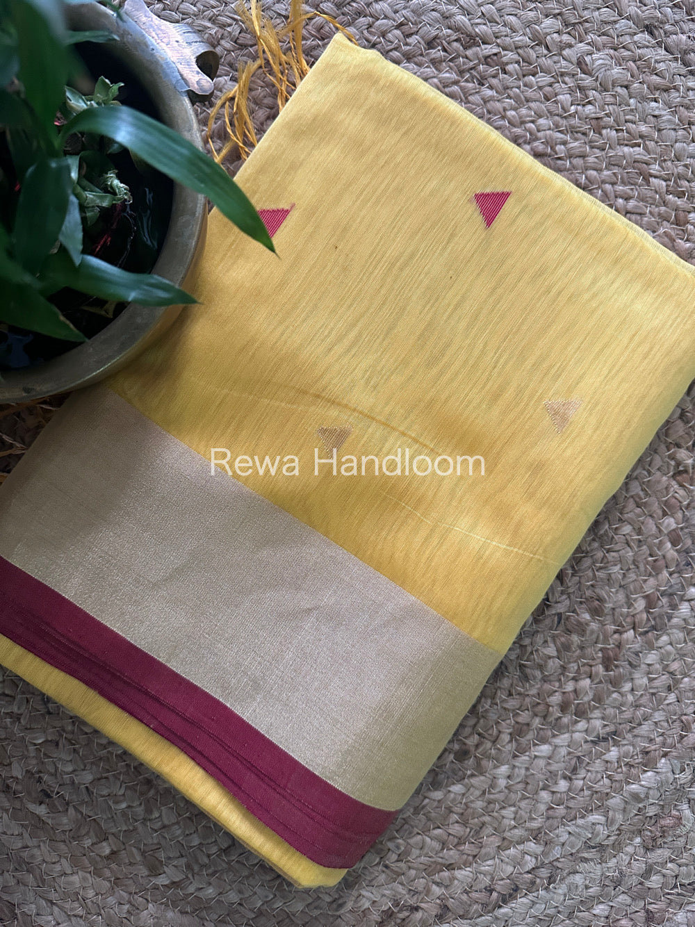 Zari Butti ~ Maheshwari Saree