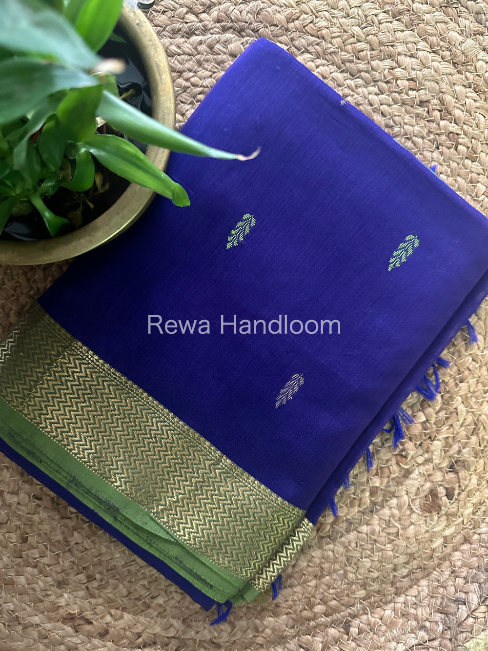 Zari Butti ~ Maheshwari Saree
