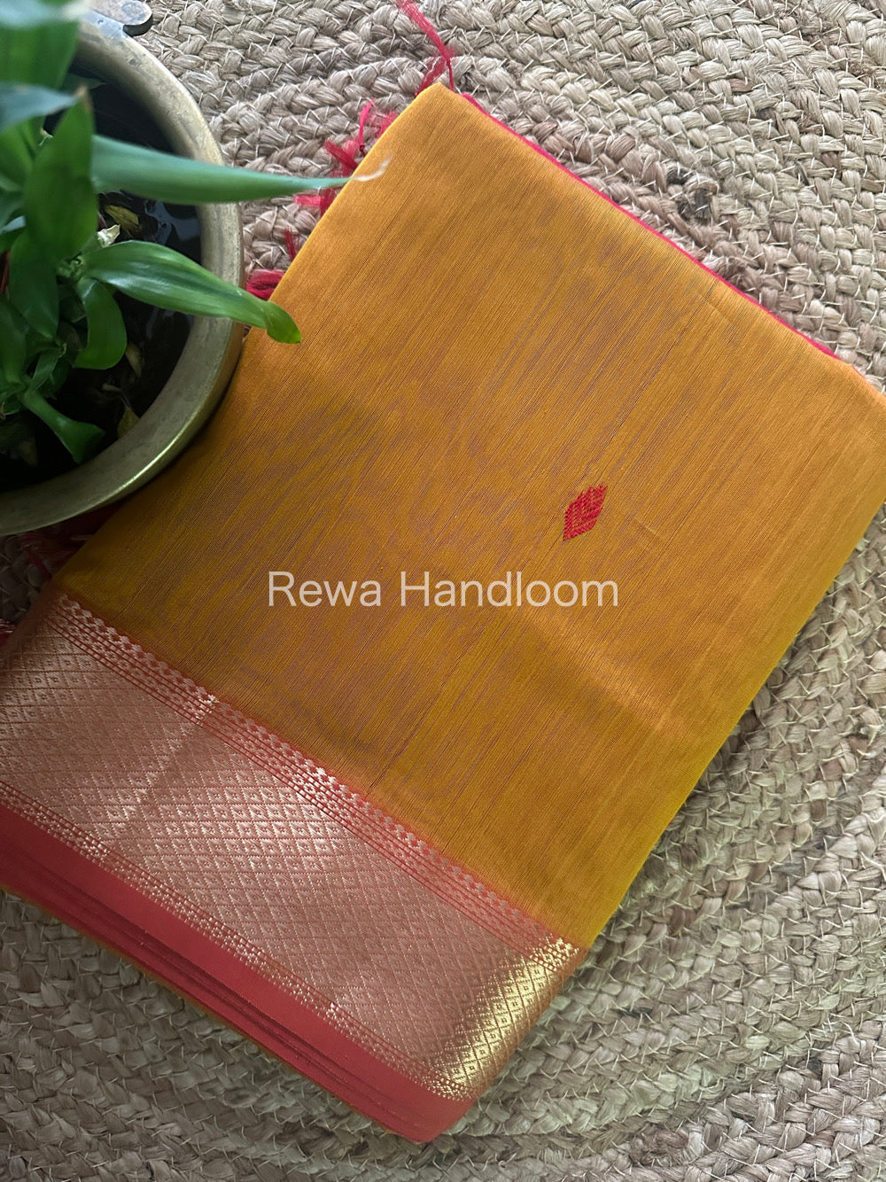 Zari Butti ~ Maheshwari Saree
