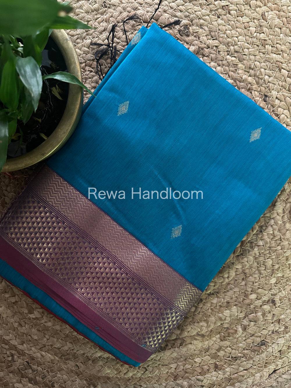 Zari Butti ~ Maheshwari Saree
