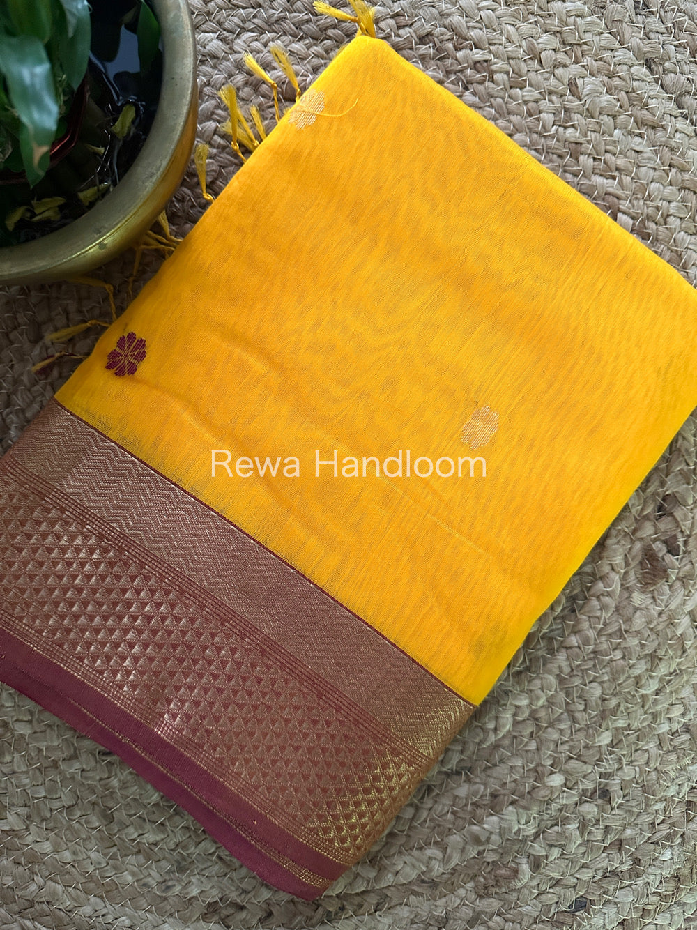 Zari Butti ~ Maheshwari Saree