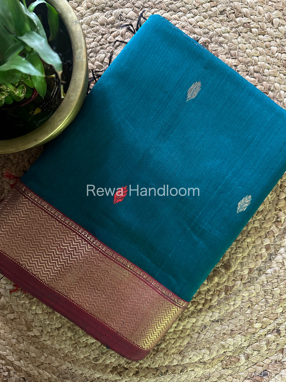 Zari Butti ~ Maheshwari Saree