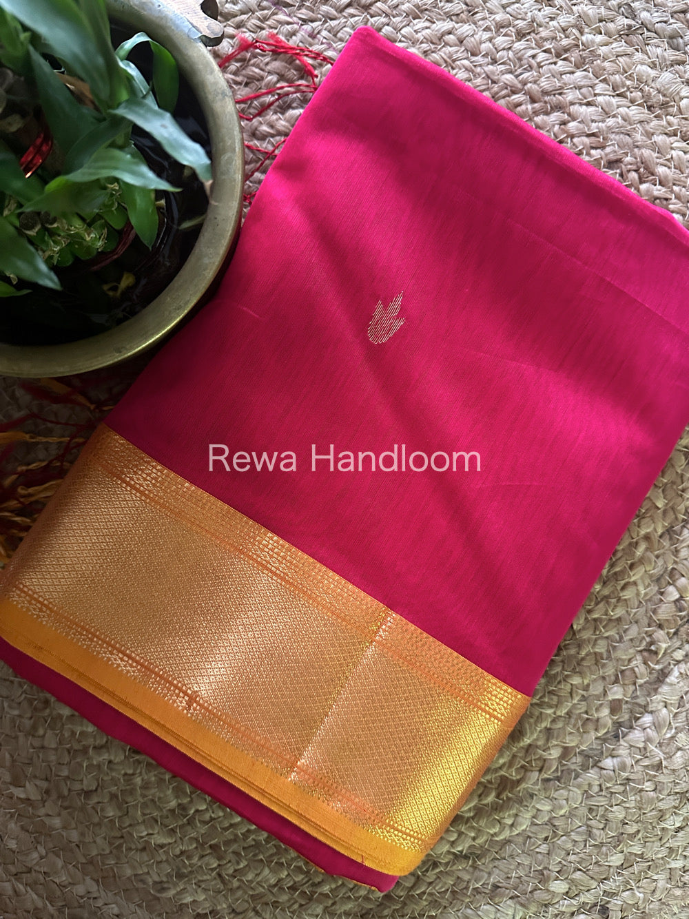 Zari Butti ~ Maheshwari Saree