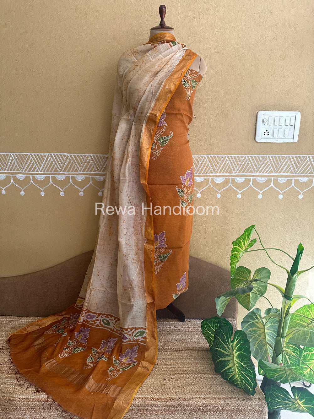 Maheshwari Batik Tissue Printed Dress Material
