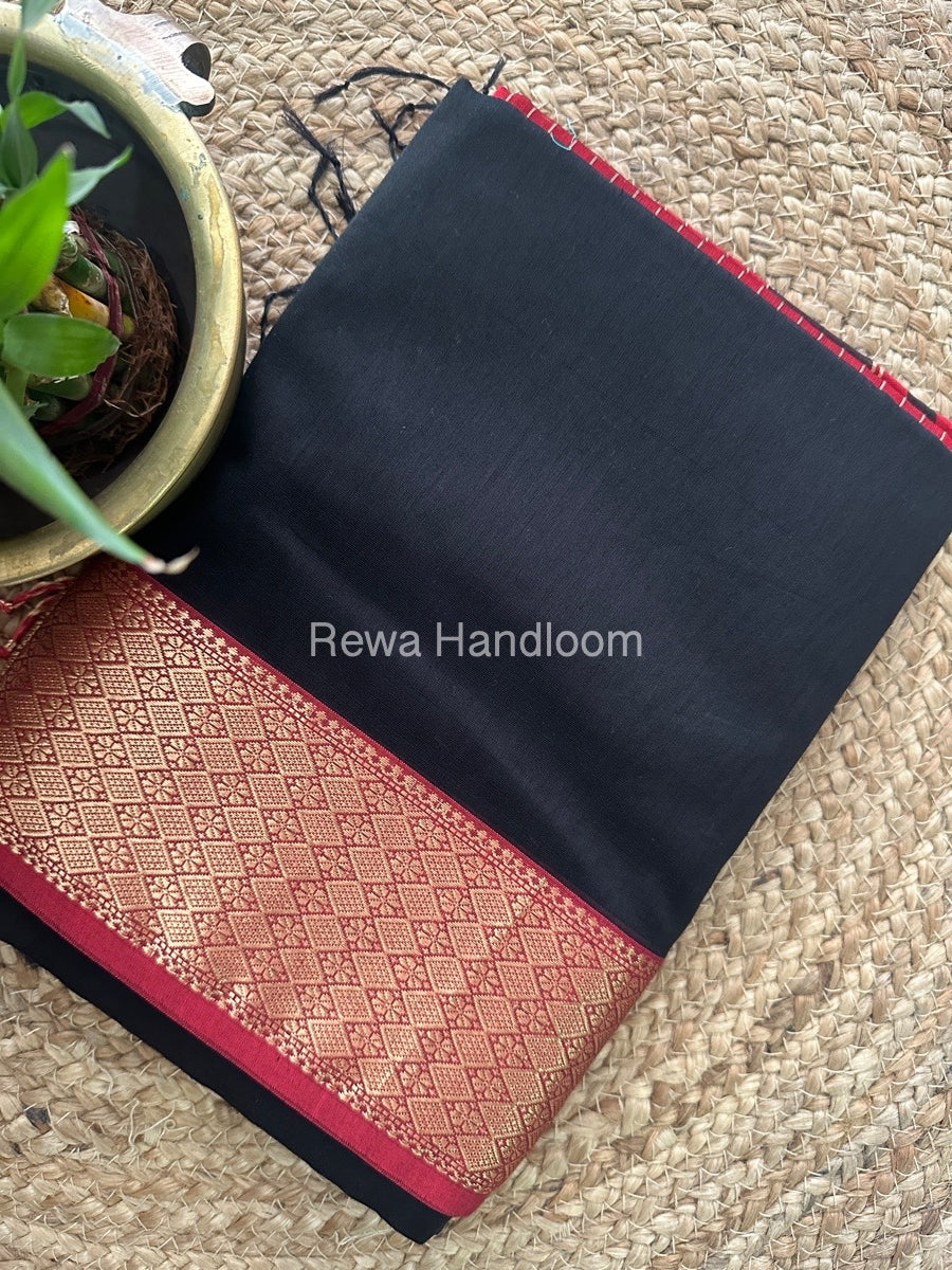 Maheshwari Zari Diamond Border Saree