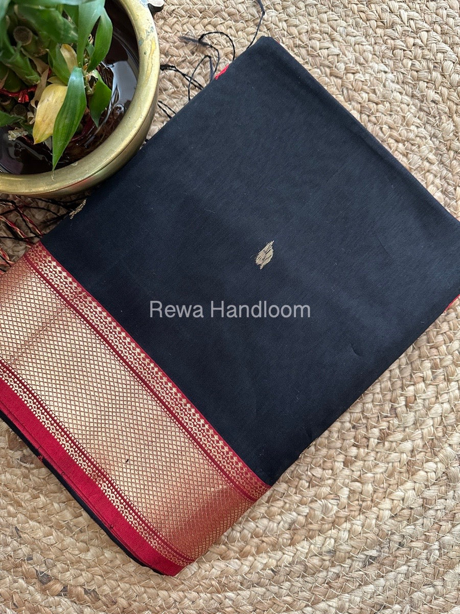 Butta Pallu Zari Border Maheshwari Saree