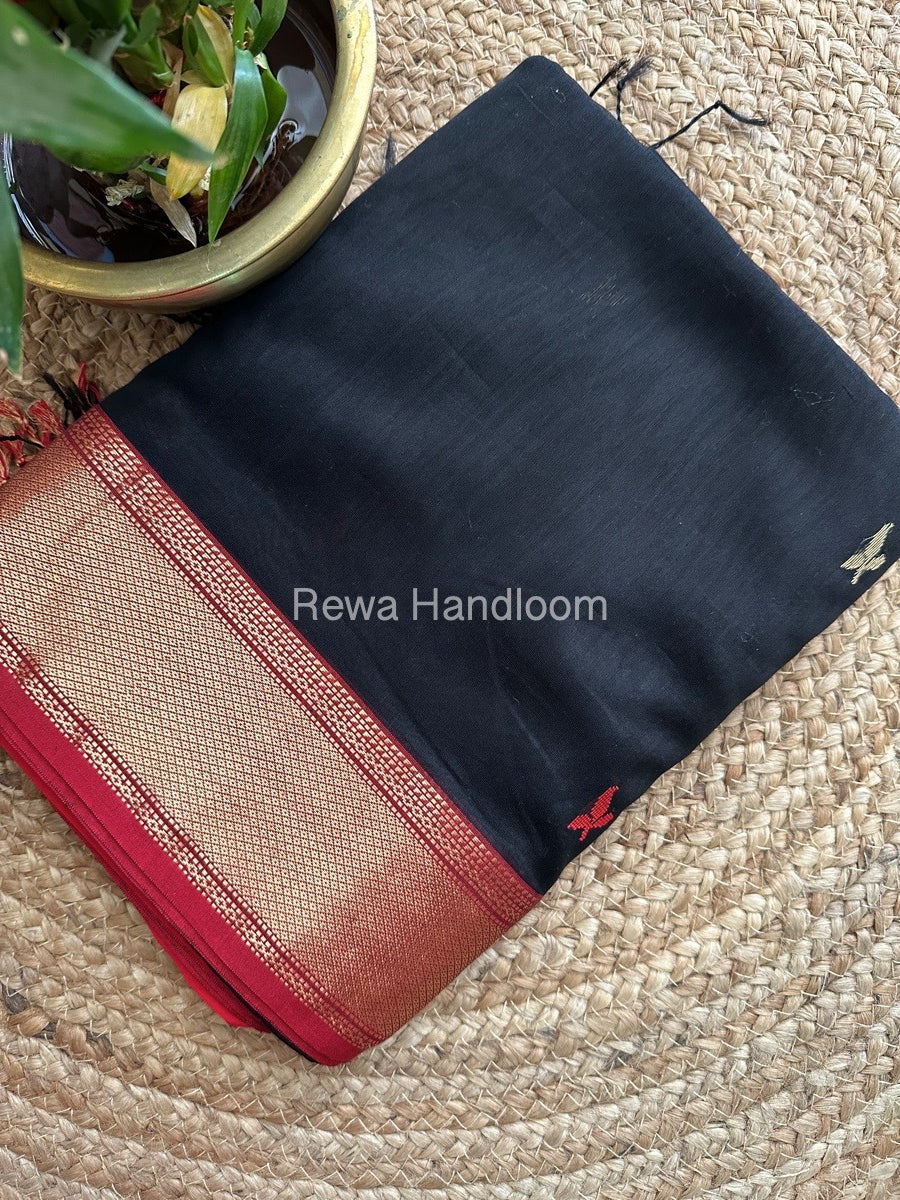 Butta Pallu Zari Border Maheshwari Saree