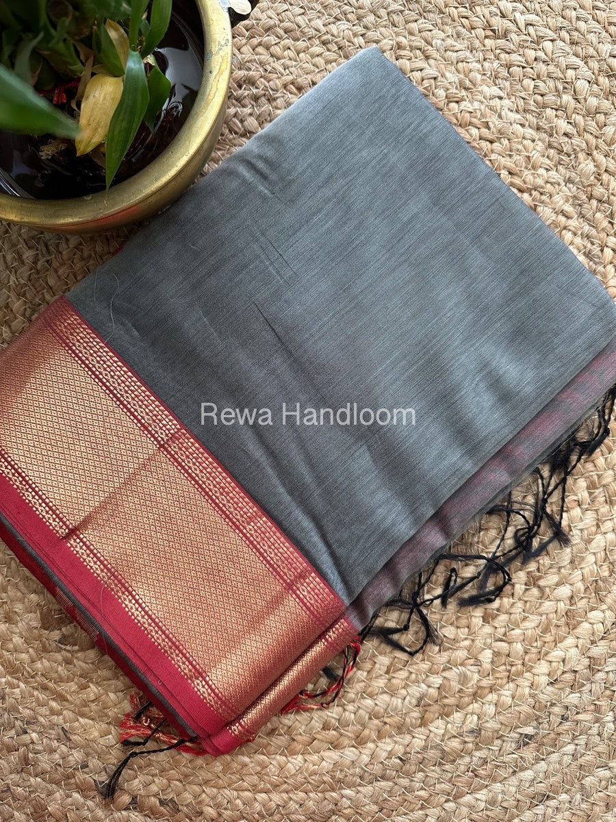 Butta Pallu Zari Border Maheshwari Saree