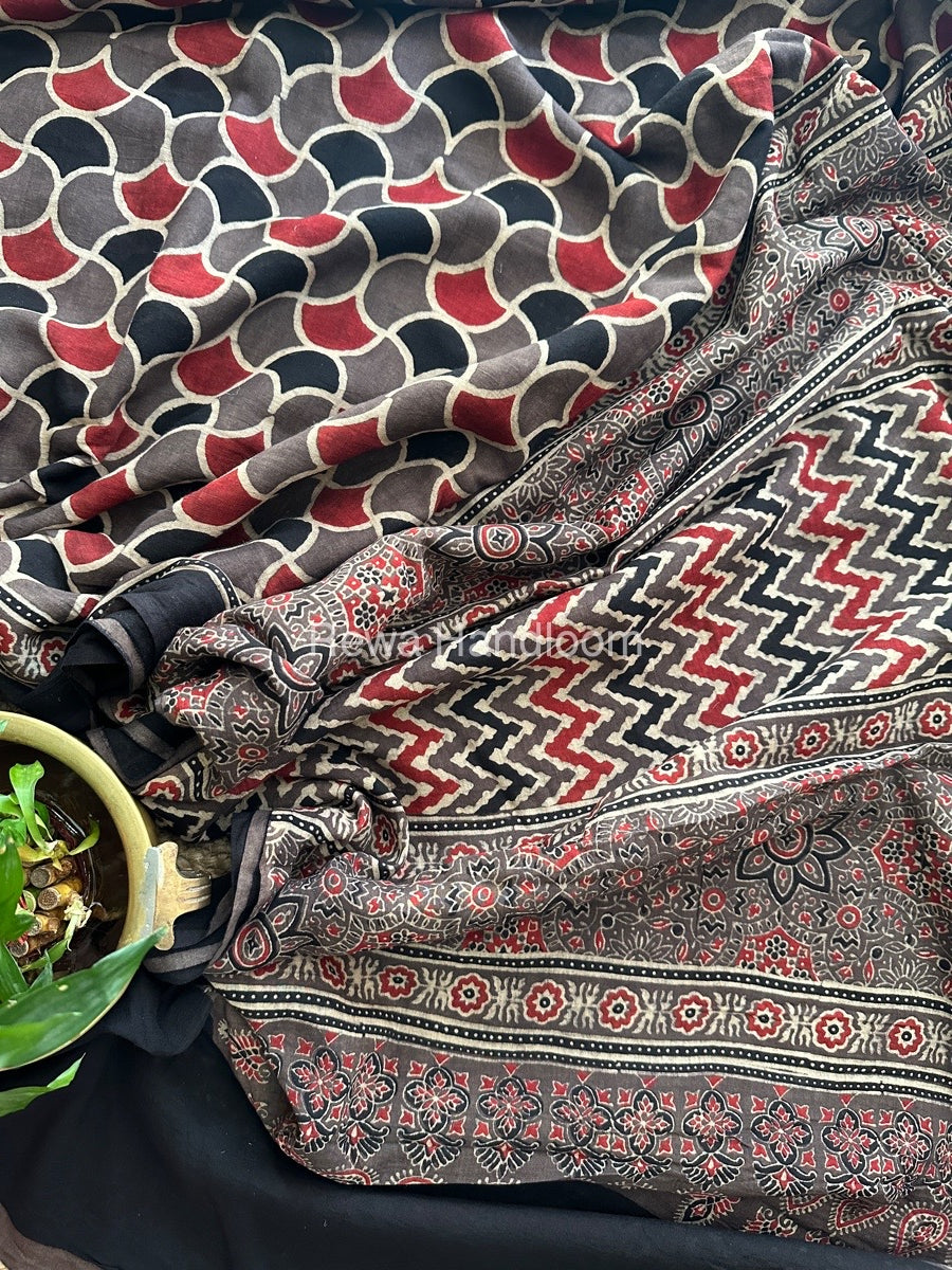 Grey Ajark Print Cotton Saree AJP012