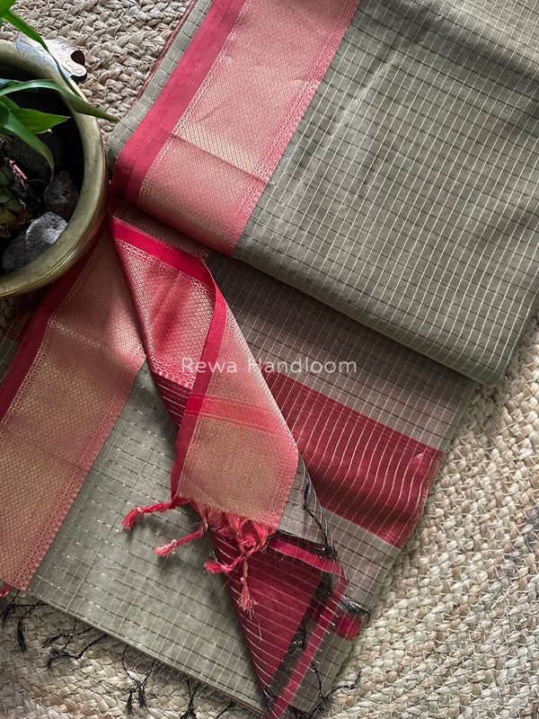 Maheshwari Zari Checks Saree