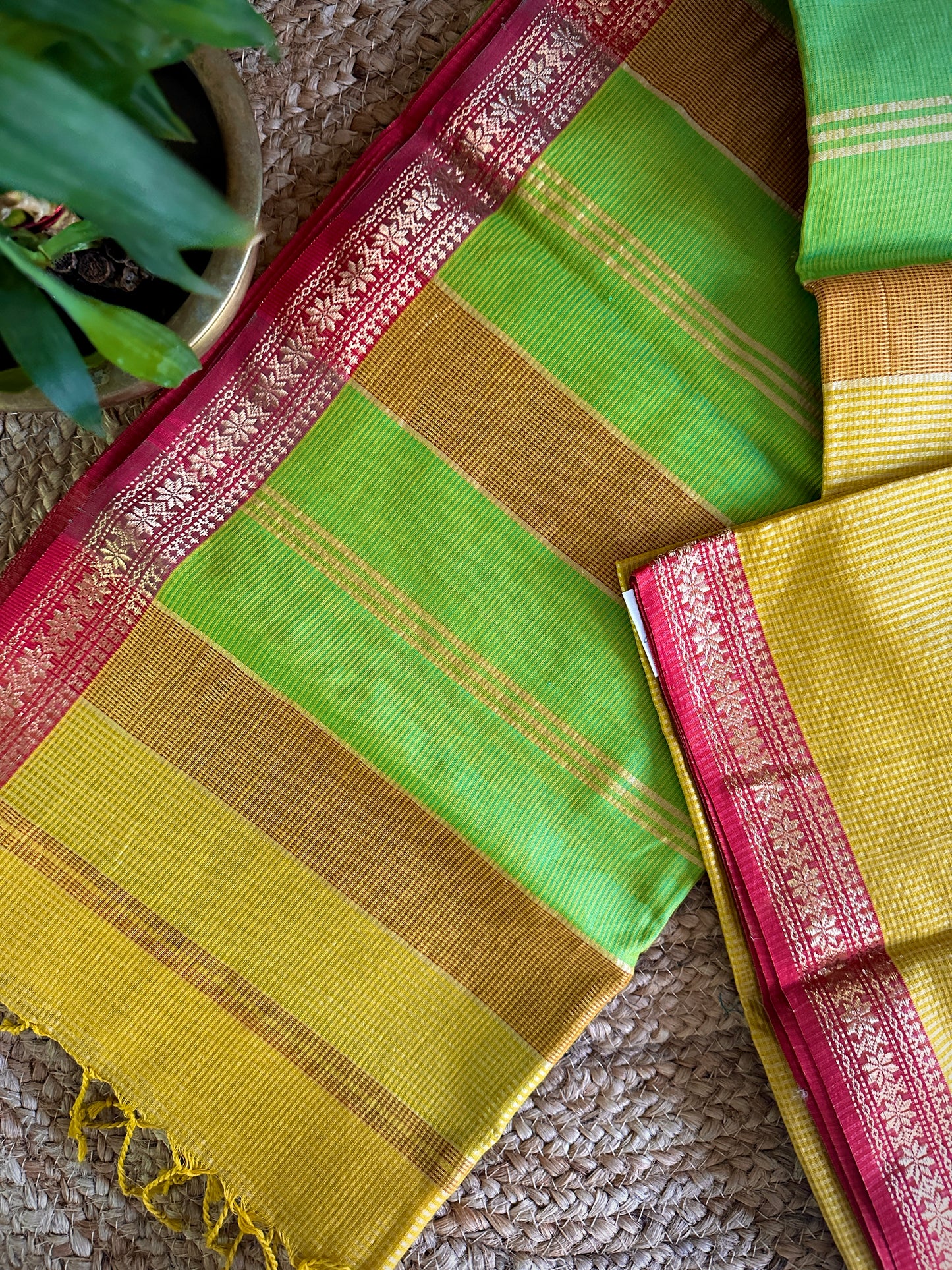Maheshwari Yellow Green Garbha Reshami Silk Sarees
