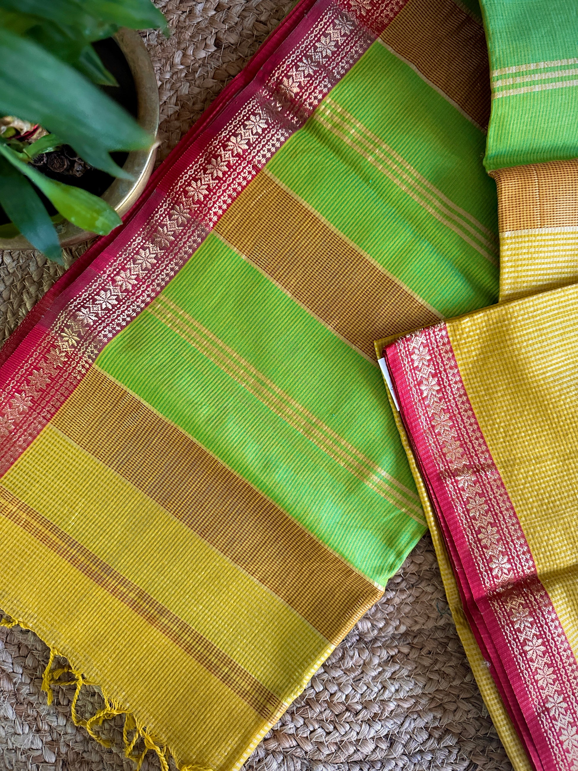 Maheshwari Yellow Green Garbha Reshami Silk Sarees