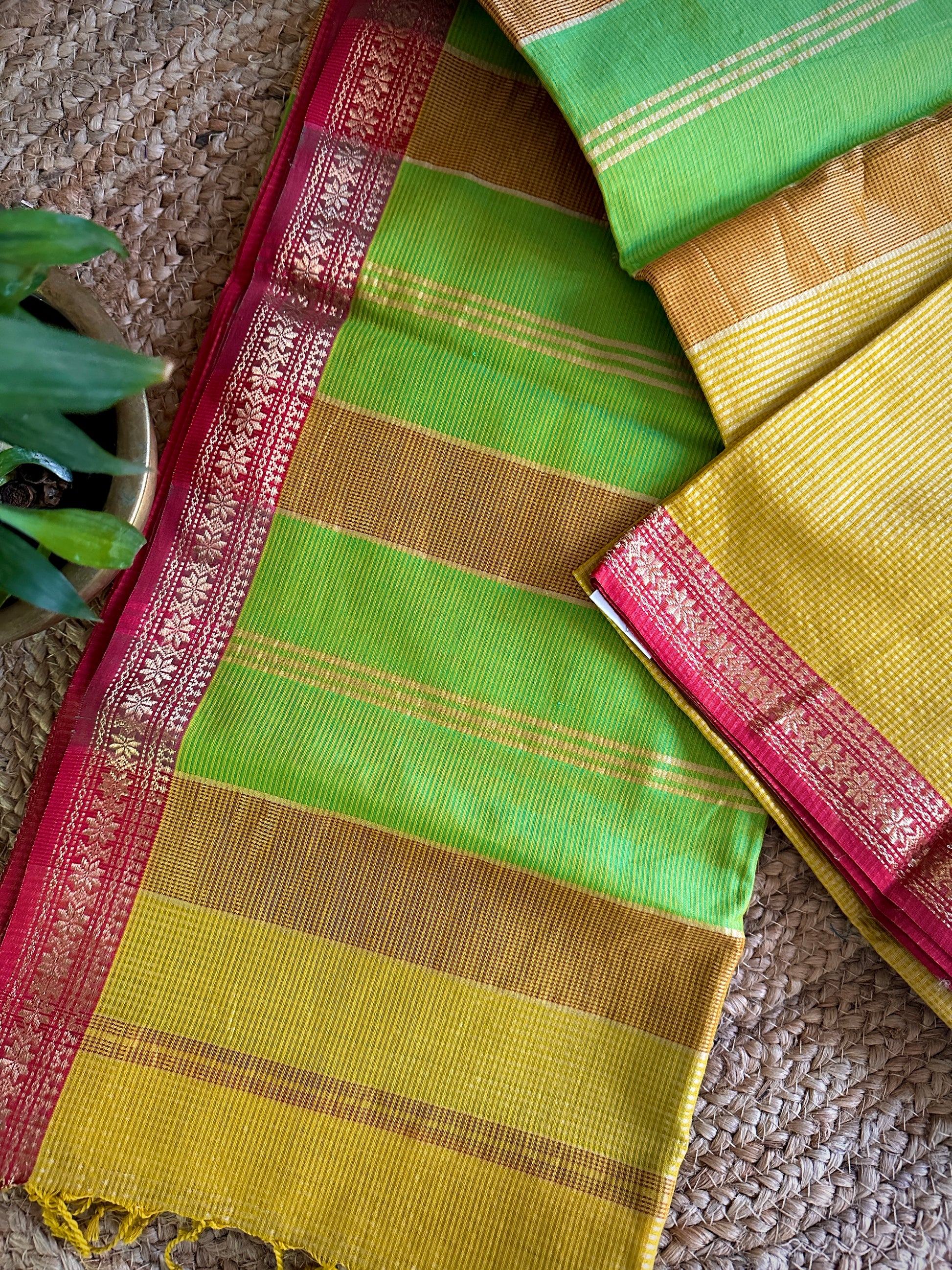 Maheshwari Yellow Green Garbha Reshami Silk Sarees