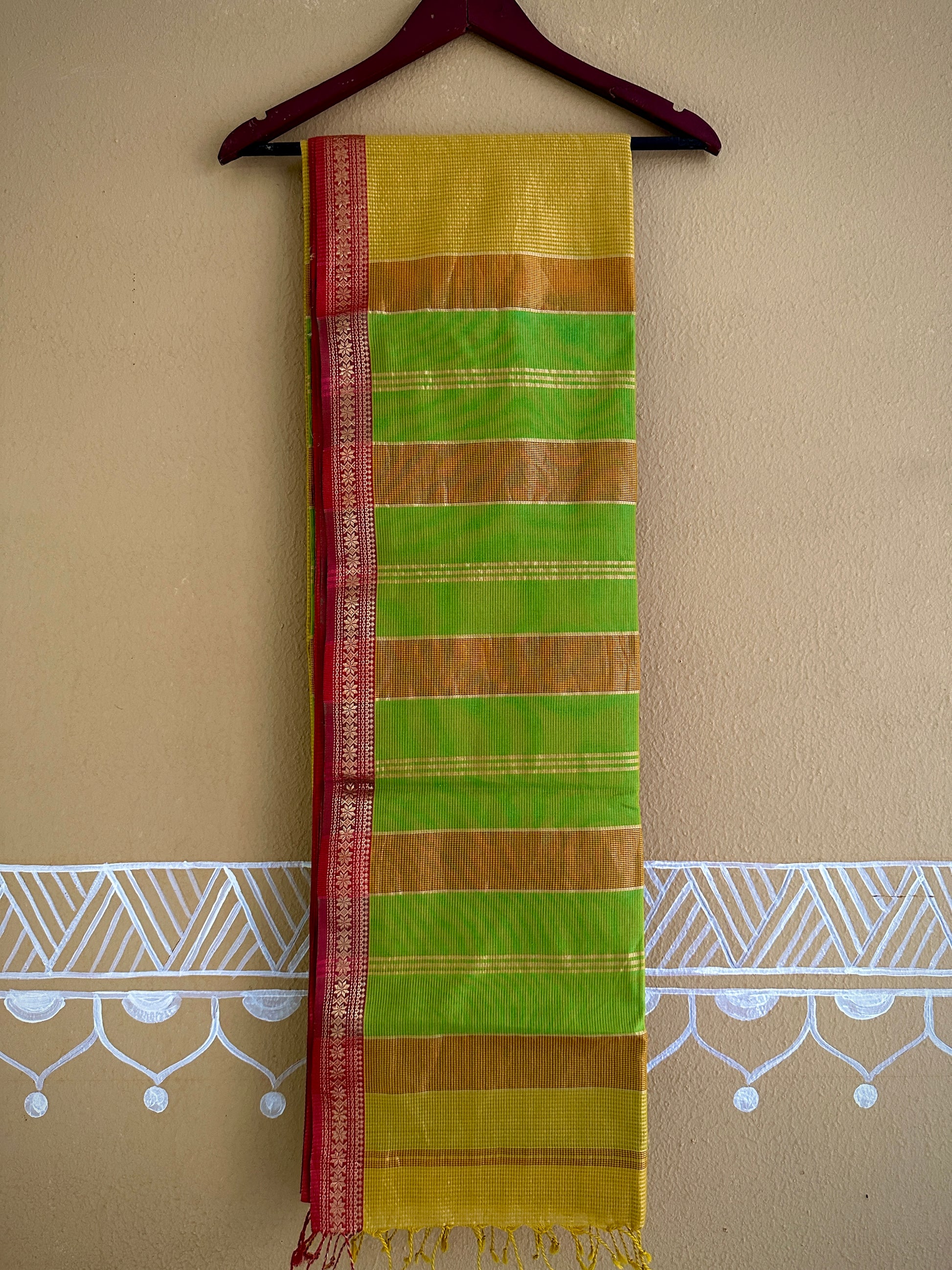 Maheshwari Yellow Green Garbha Reshami Silk Sarees