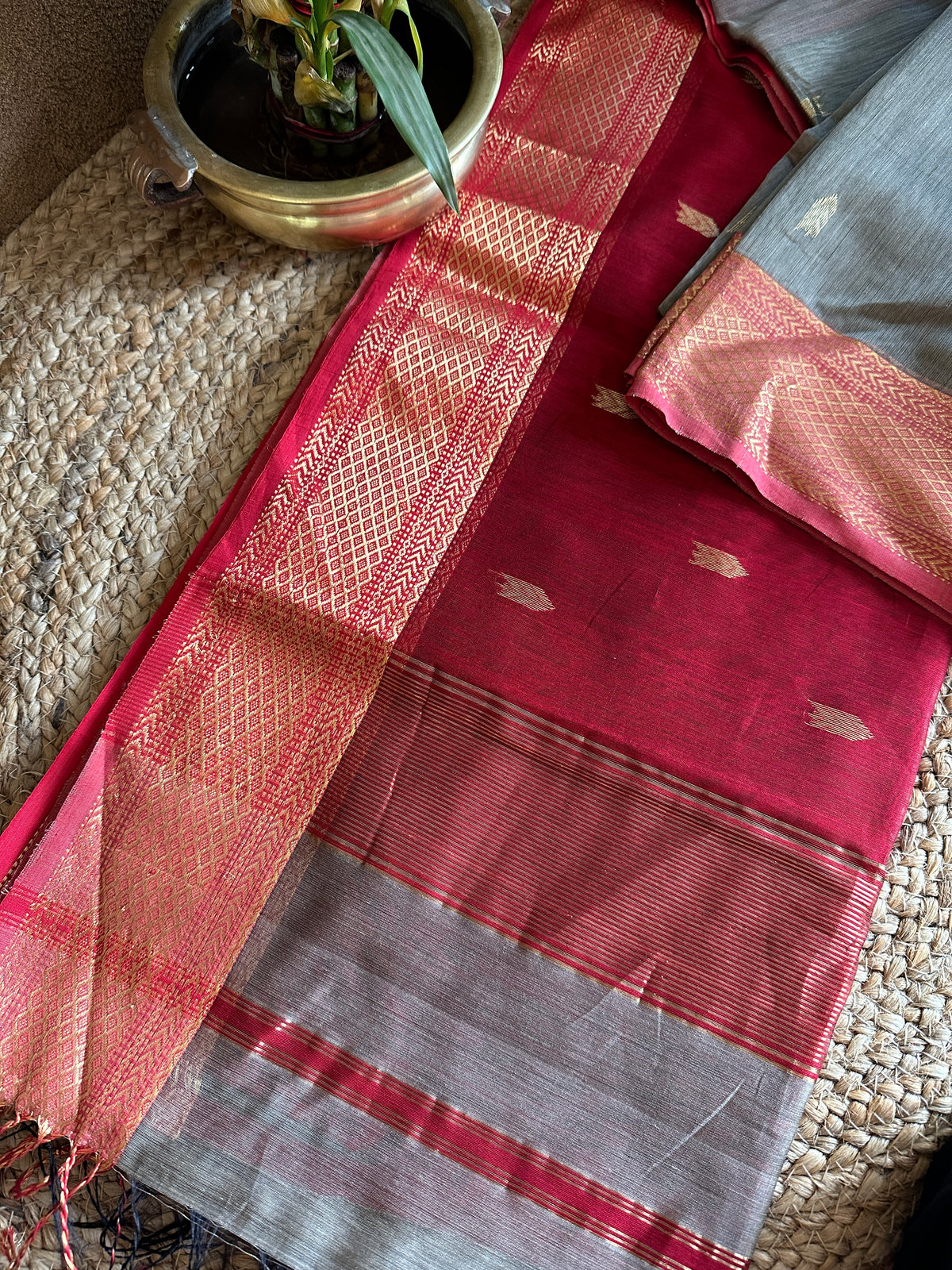 Cement Grey Motifs ~ Maheshwari Saree