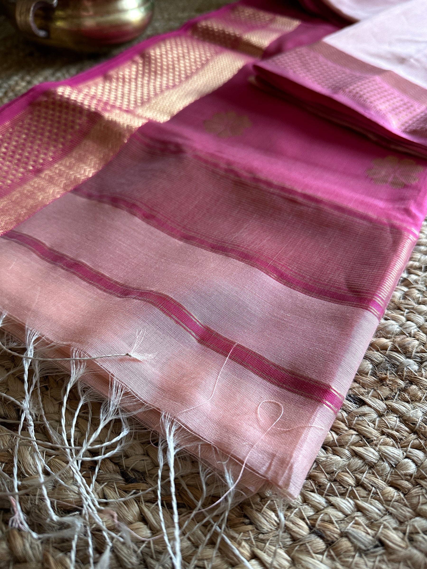 Peach Pink Flower Motifs ~ Maheshwari Saree