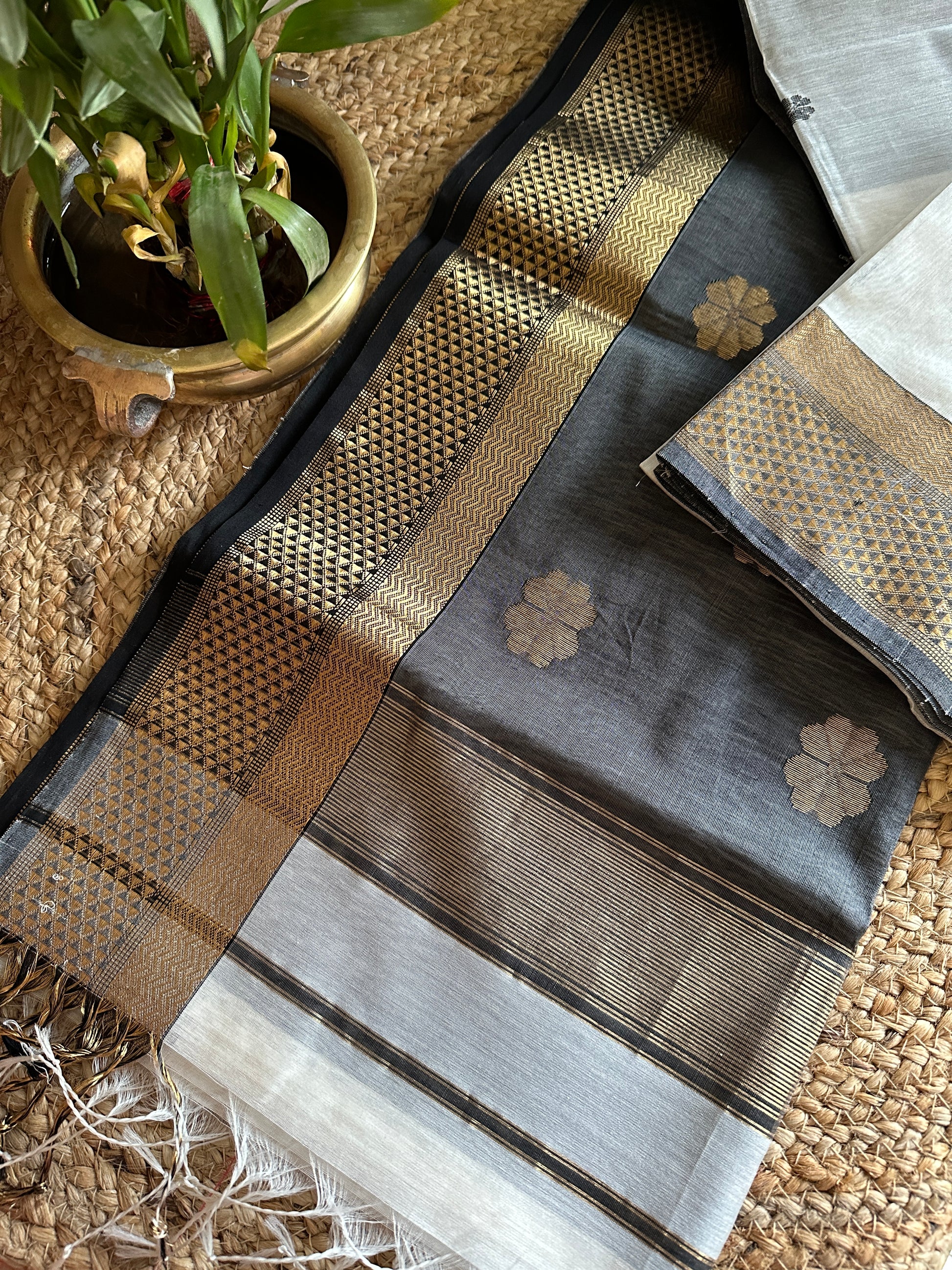 Flower Motifs ~ Maheshwari Saree