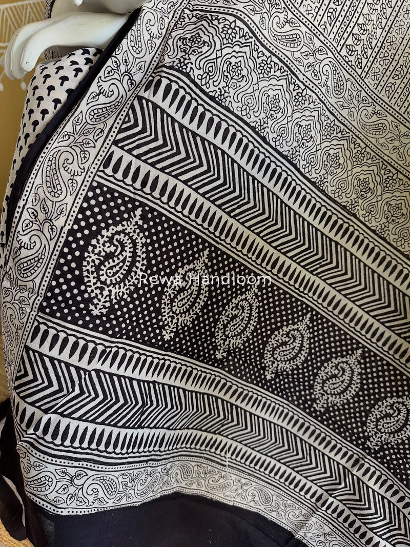 White-Black Bagh Print Cotton Suit BGCSJ0157