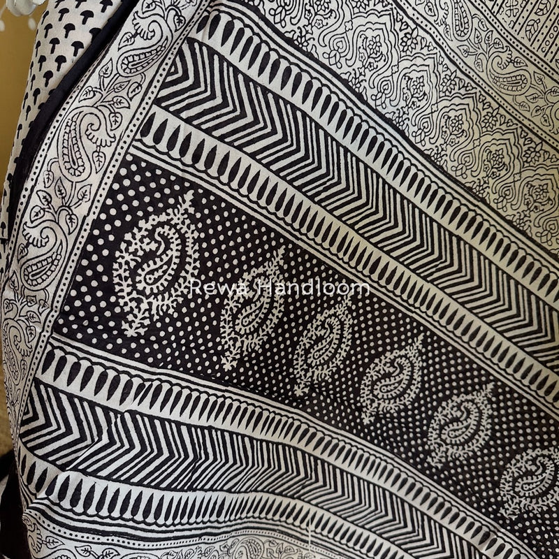 White-Black Bagh Print Cotton Suit BGCSJ0157