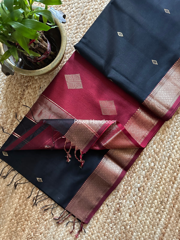Butta Pallu Zari Border Maheshwari Saree