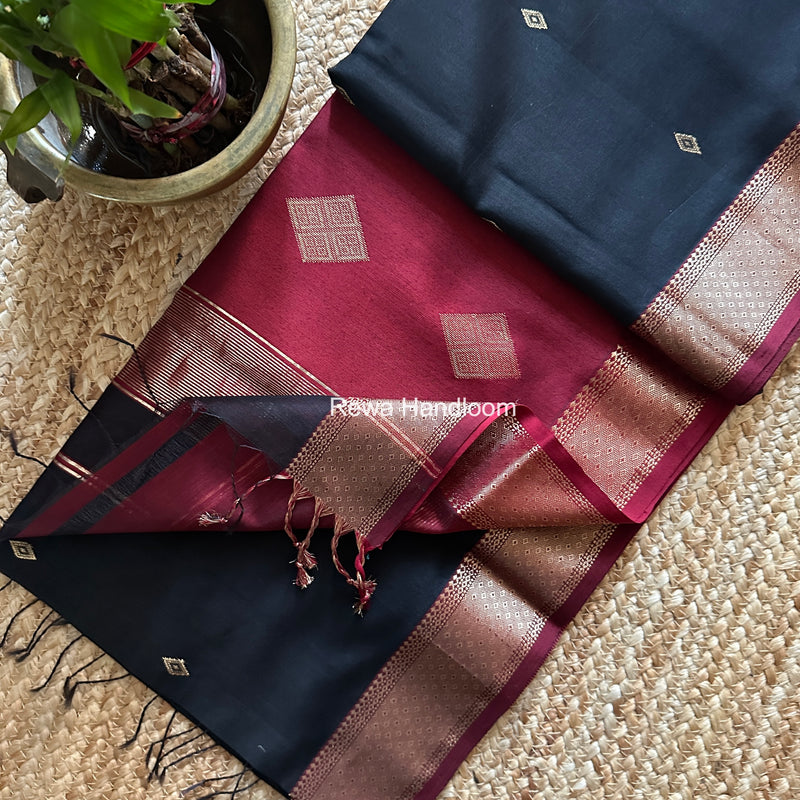 Butta Pallu Zari Border Maheshwari Saree