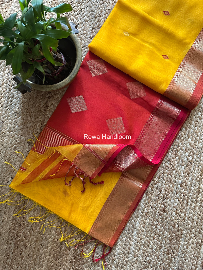 Butta Pallu Zari Border Maheshwari Saree