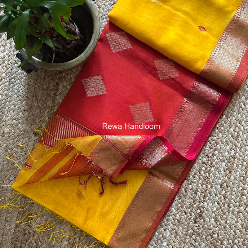 Butta Pallu Zari Border Maheshwari Saree